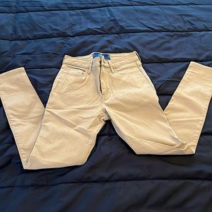 Hollister khaki pants (High rise super skinny)